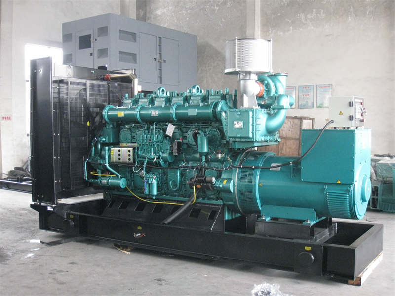 澄迈200KW 柴油发电机的油耗是多少？